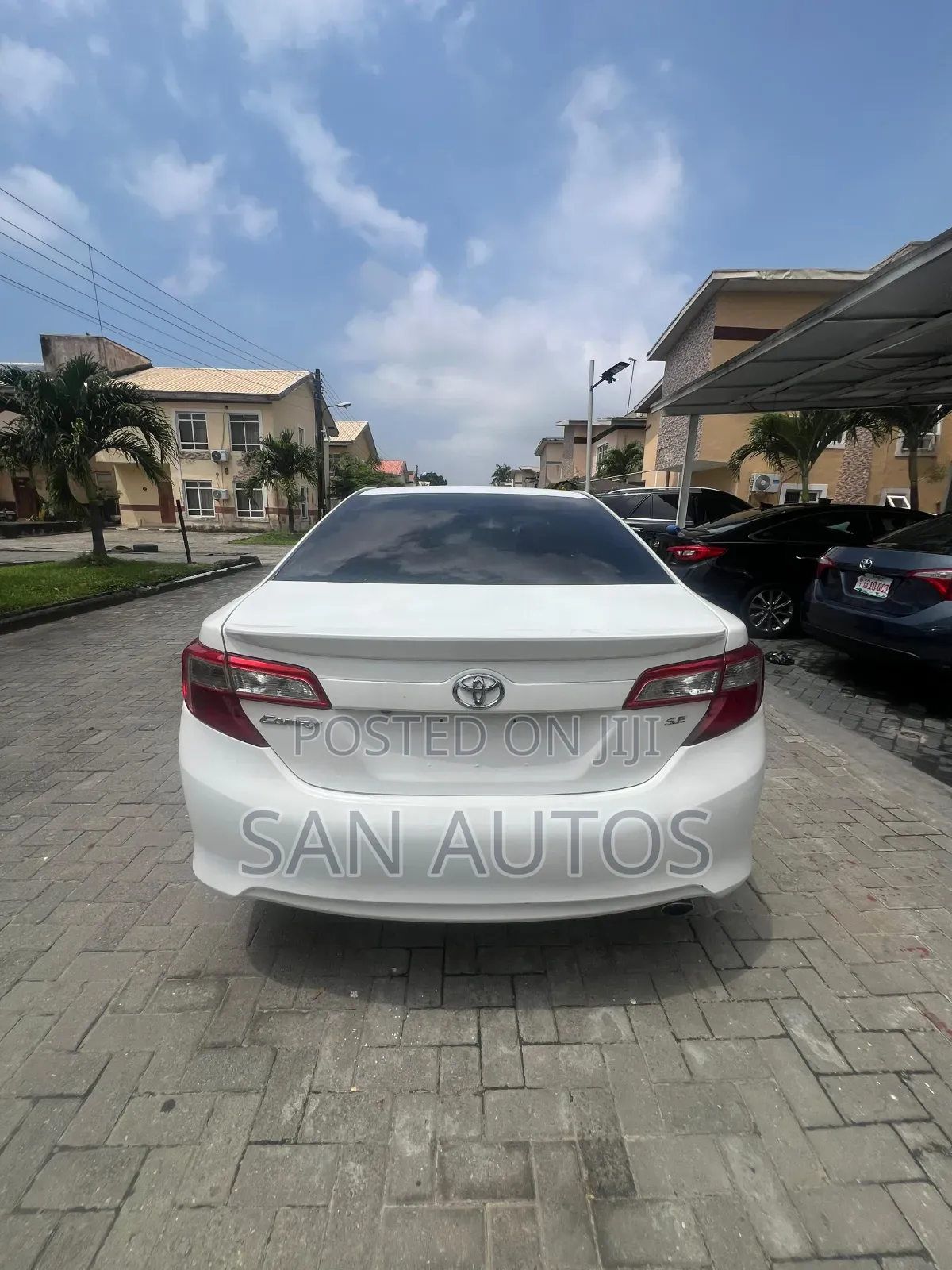 Toyota Camry SE 4dr Sedan (2.5L 4cyl 6A) 2014 White