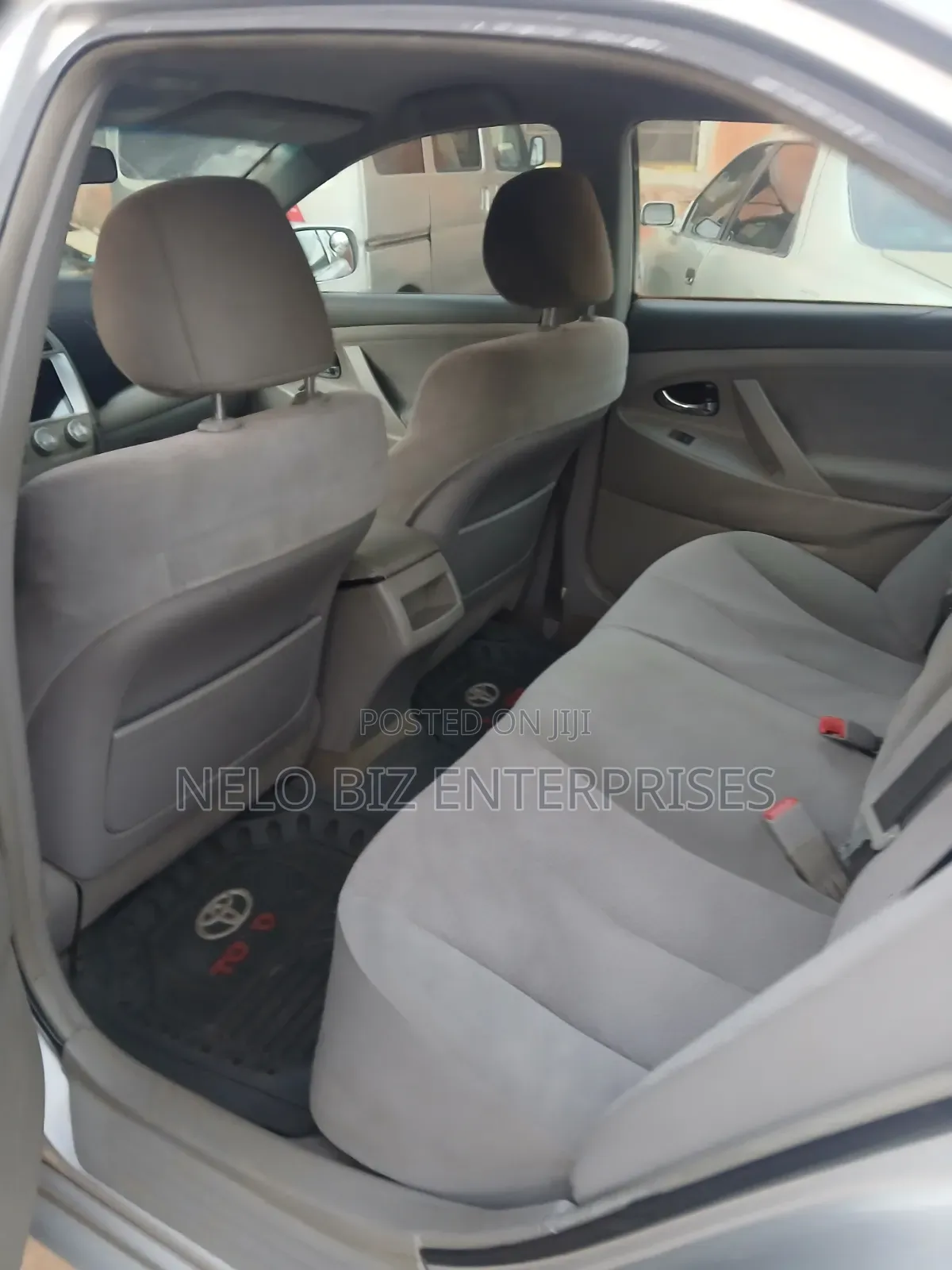 Toyota Camry LE 4dr Sedan (2.5L 4cyl 6A) 2011 Silver