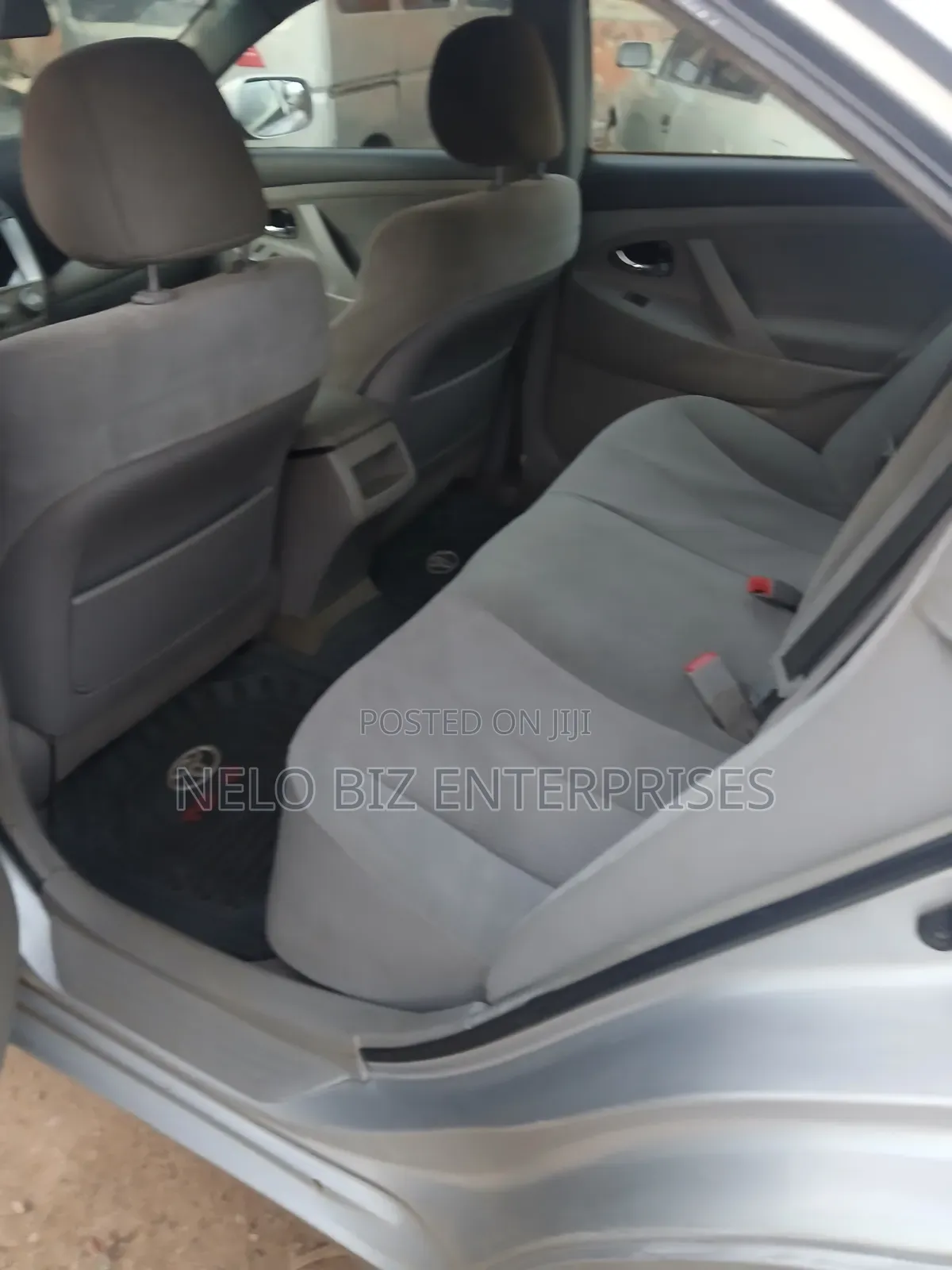 Toyota Camry LE 4dr Sedan (2.5L 4cyl 6A) 2011 Silver