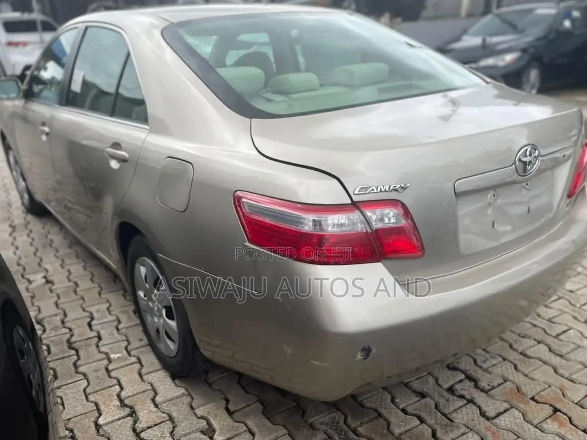 Toyota Camry LE 4dr Sedan (2.4L 4cyl 5A) 2007 Gold