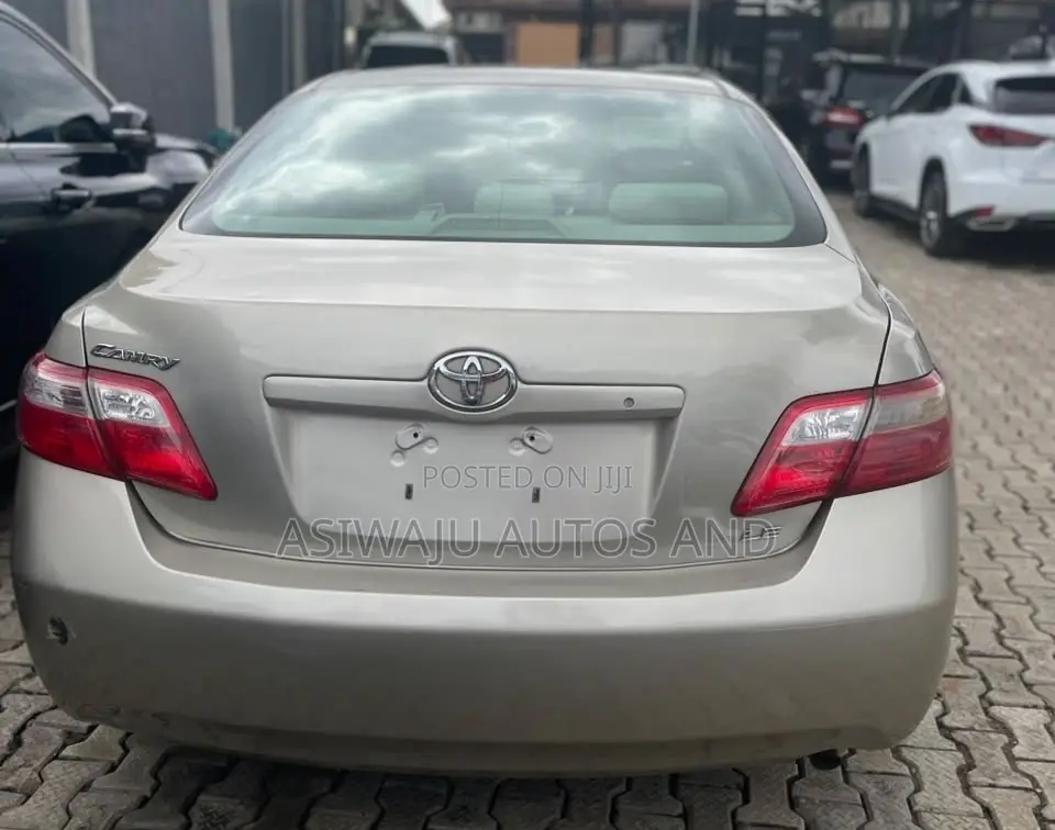 Toyota Camry LE 4dr Sedan (2.4L 4cyl 5A) 2007 Gold