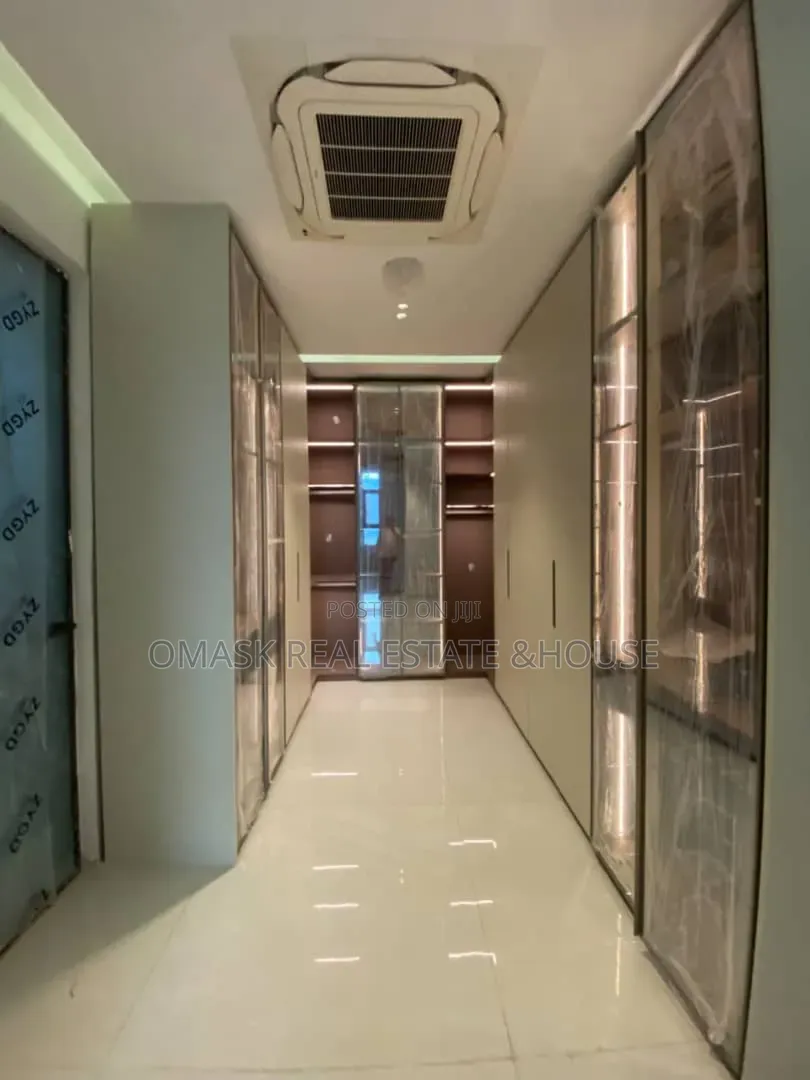 5bdrm Duplex in Banana Island for sale