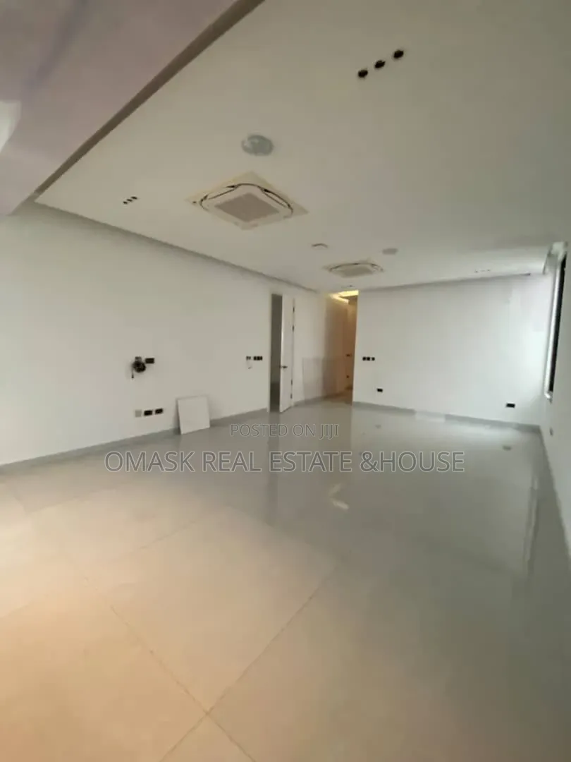 5bdrm Duplex in Banana Island for sale
