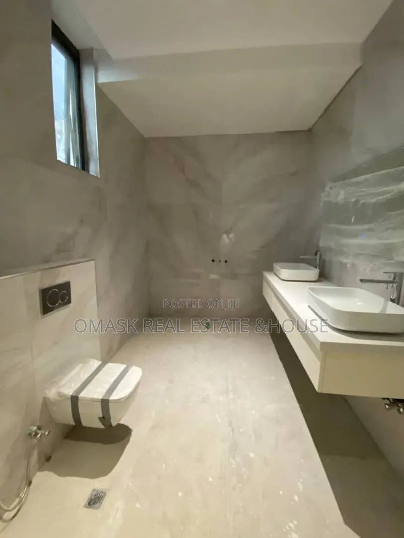 5bdrm Duplex in Banana Island for sale