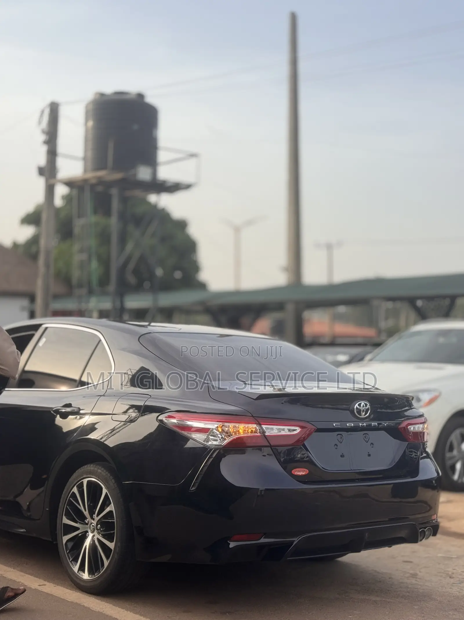 Toyota Camry SE FWD (2.5L 4cyl 8AM) 2018 Black