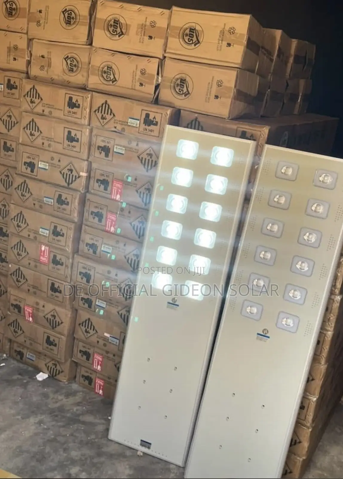 WAKATEK 100watts 12eyes Solar Street Light
