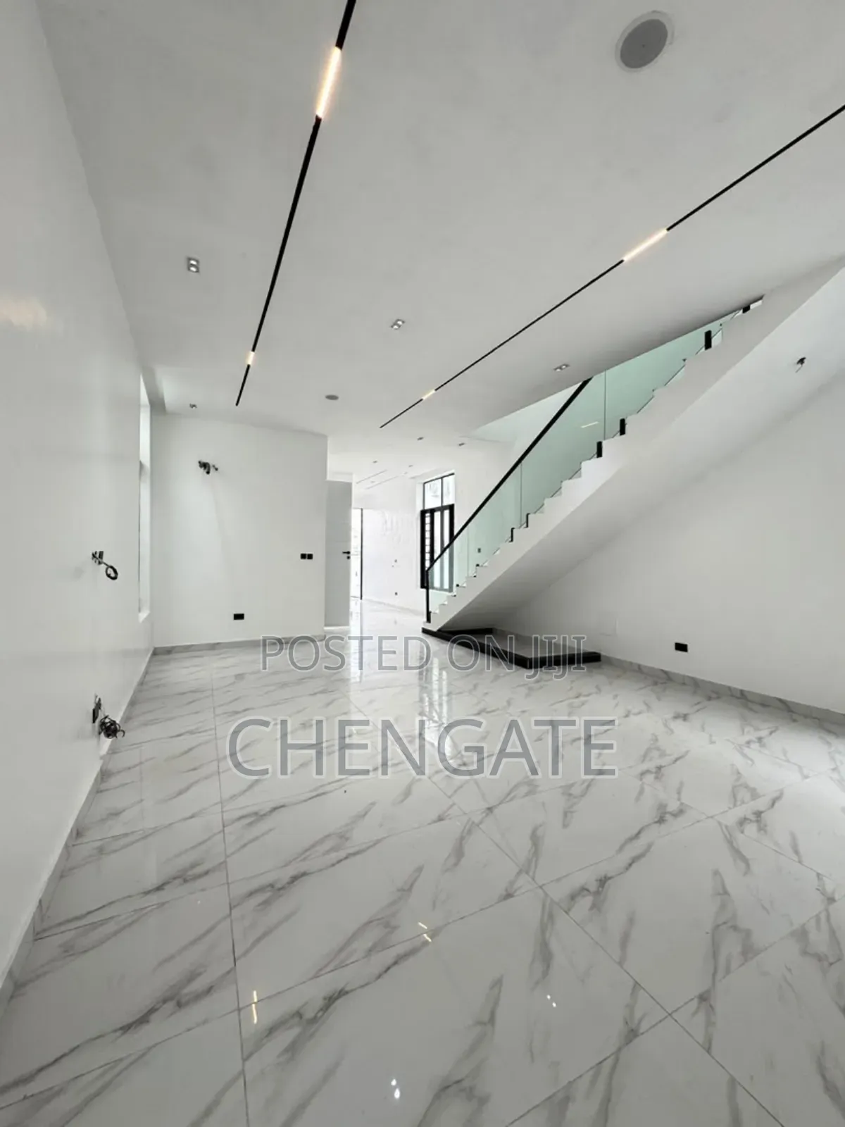 5bdrm Duplex in Chevron for sale