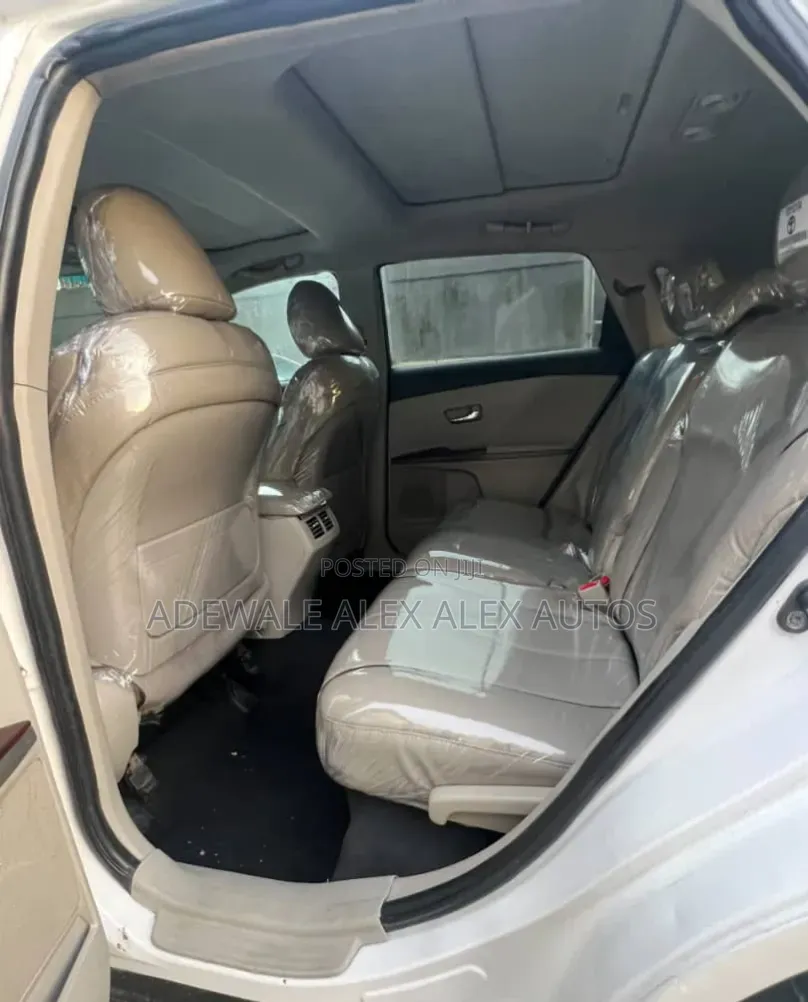 Toyota Venza 2010 White
