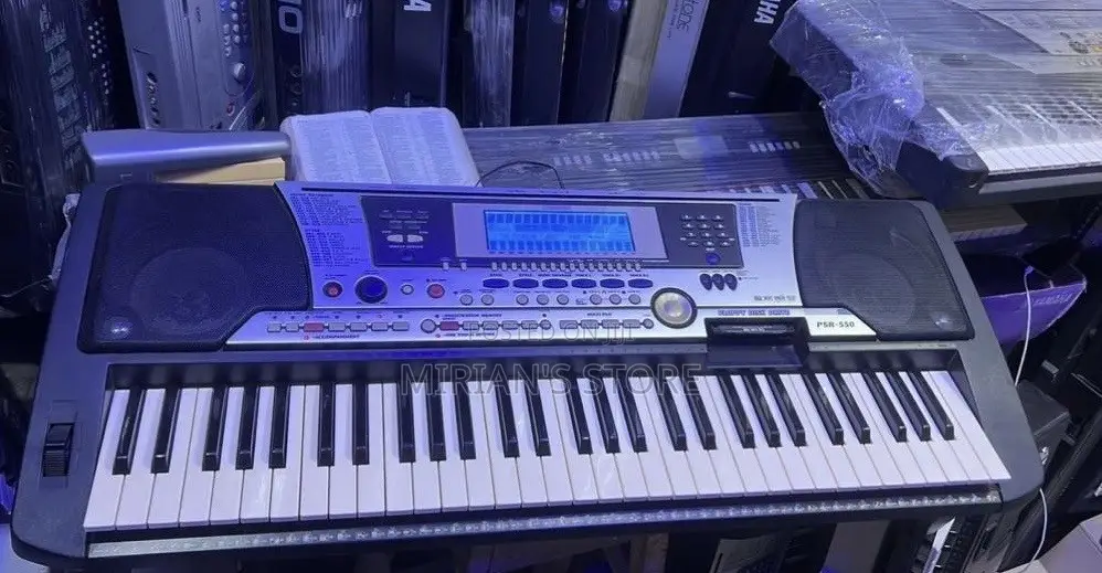UK Used Yamaha PSR-550 61-Key Arranger Workstation Keyboard