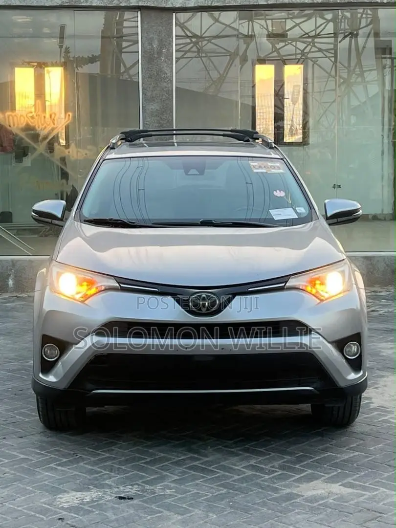 Toyota RAV4 XLE 4dr SUV (2.5L 4cyl 6A) 2018 Silver
