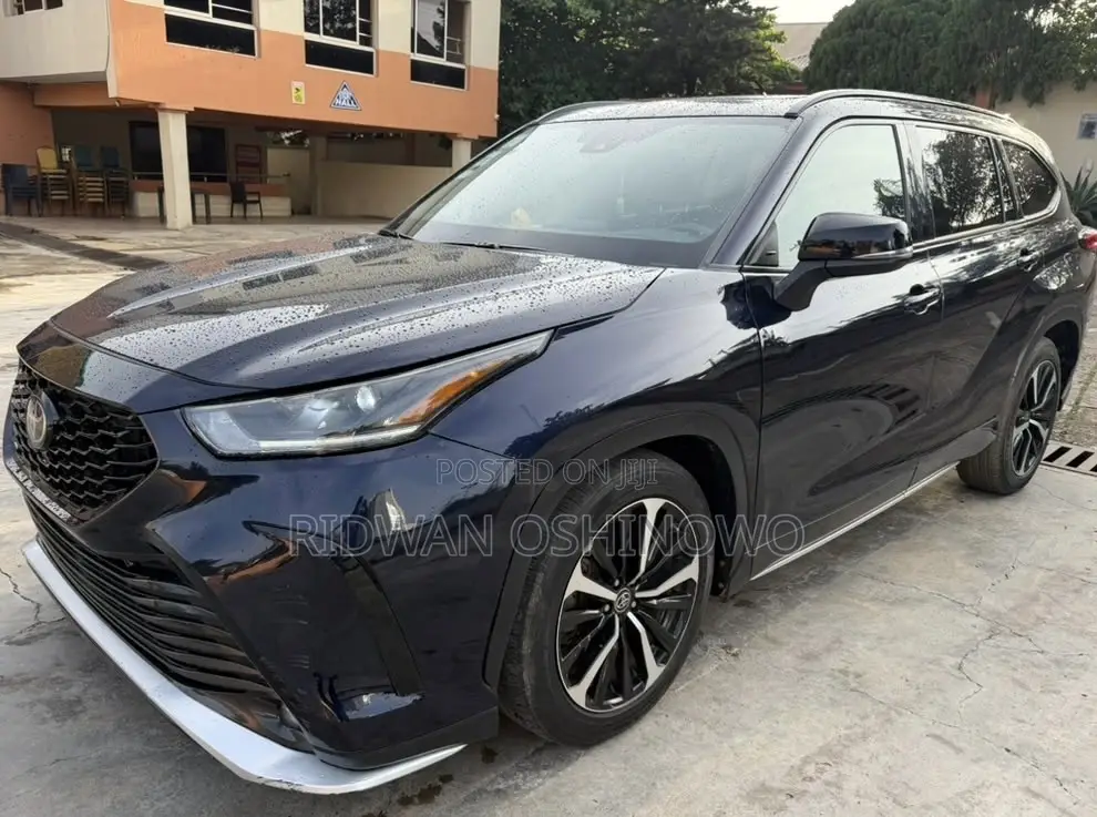Toyota Highlander XSE 2021 Blue
