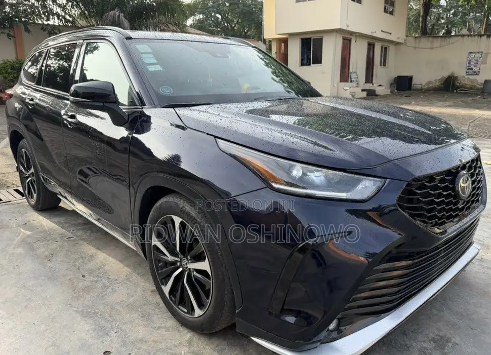 Toyota Highlander XSE 2021 Blue