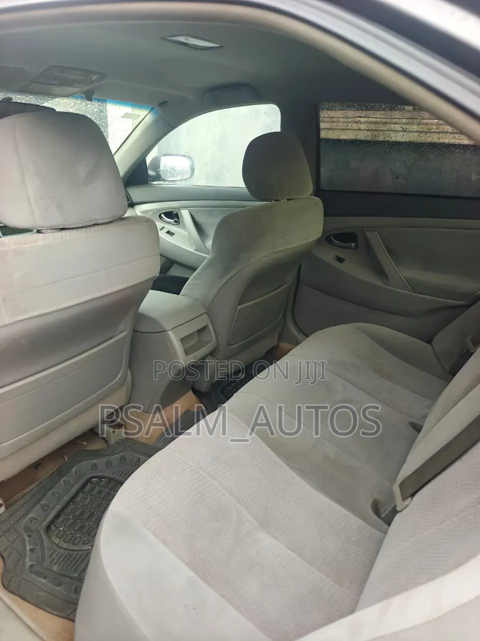 Toyota Camry LE 4dr Sedan (2.5L 4cyl 6AM) 2010 Gray