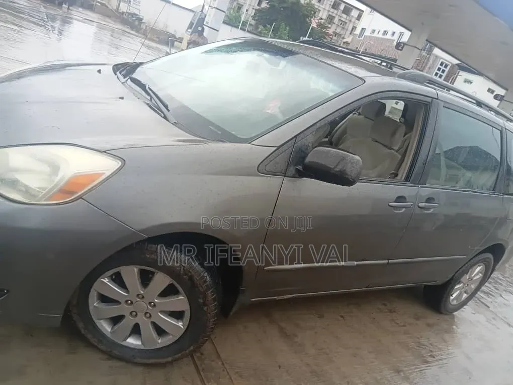 Toyota Sienna CE 2005 Gray