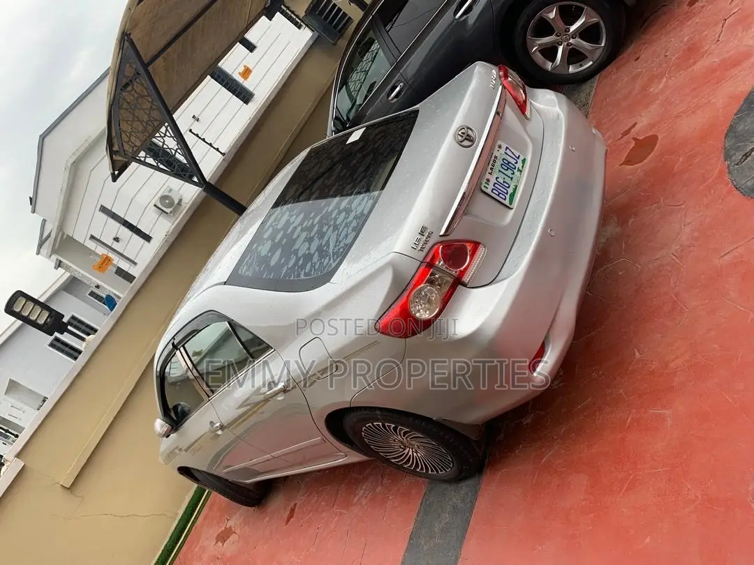 Toyota Corolla 2012 Silver