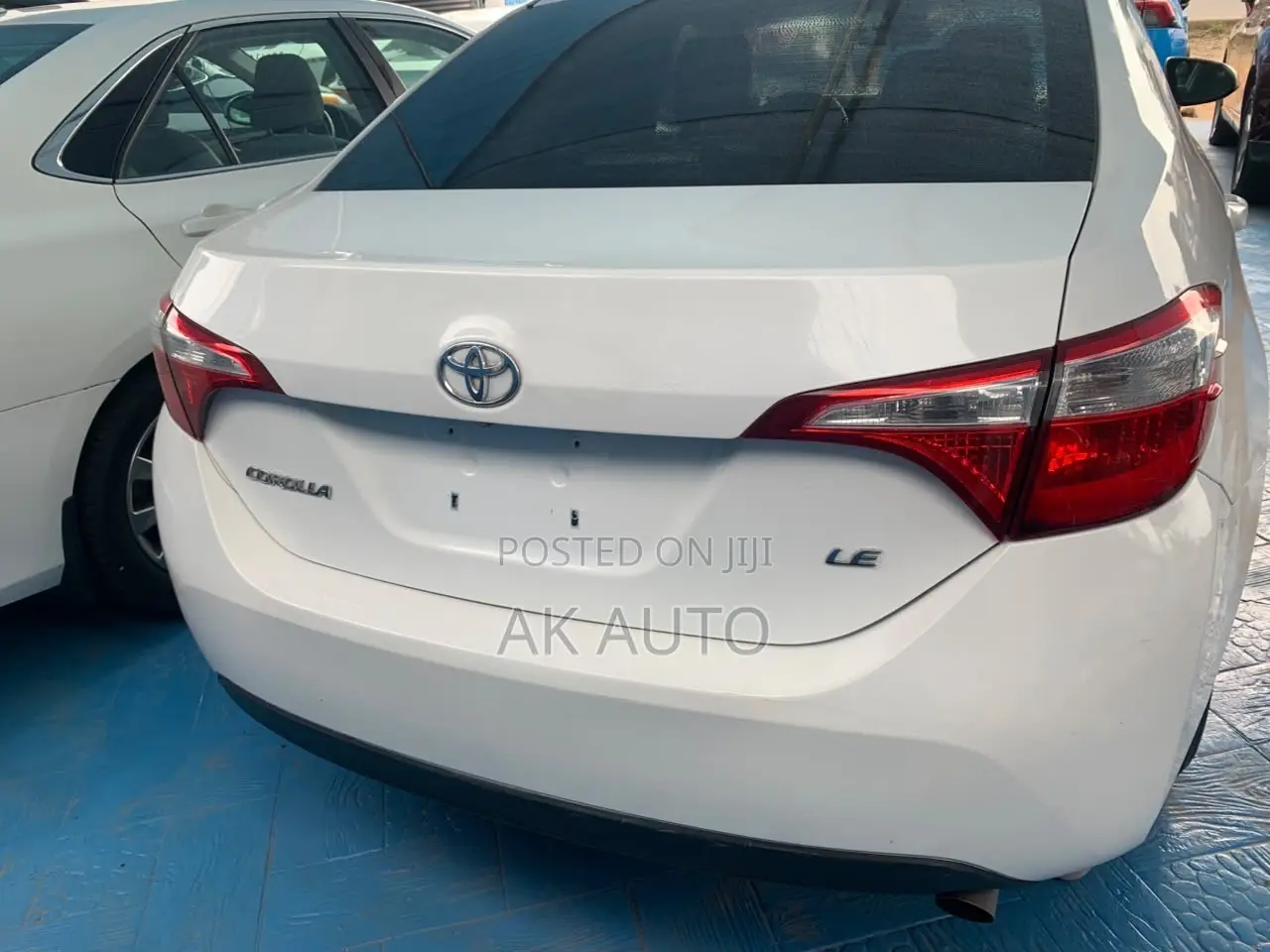 Toyota Corolla LE (1.8L 4cyl 2A) 2018 White