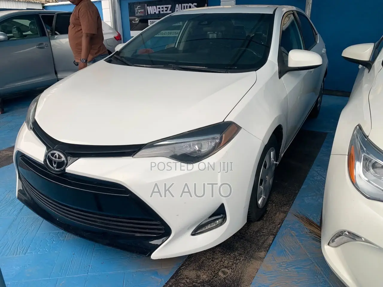 Toyota Corolla LE (1.8L 4cyl 2A) 2018 White