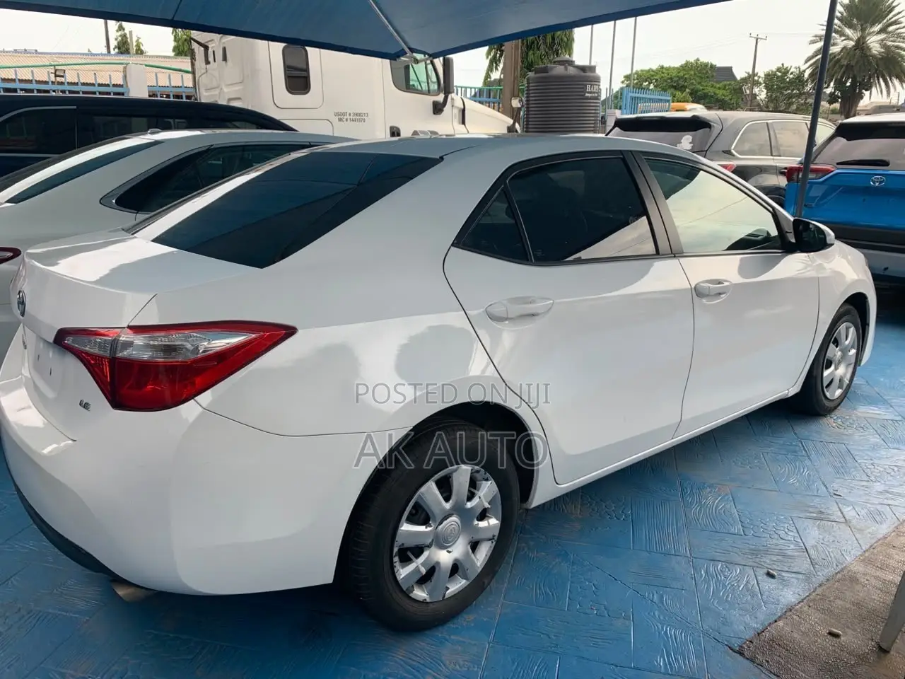 Toyota Corolla LE (1.8L 4cyl 2A) 2018 White