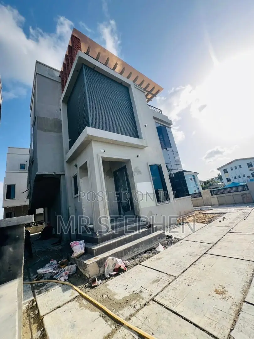 4bdrm Duplex in Alaka Estate for sale