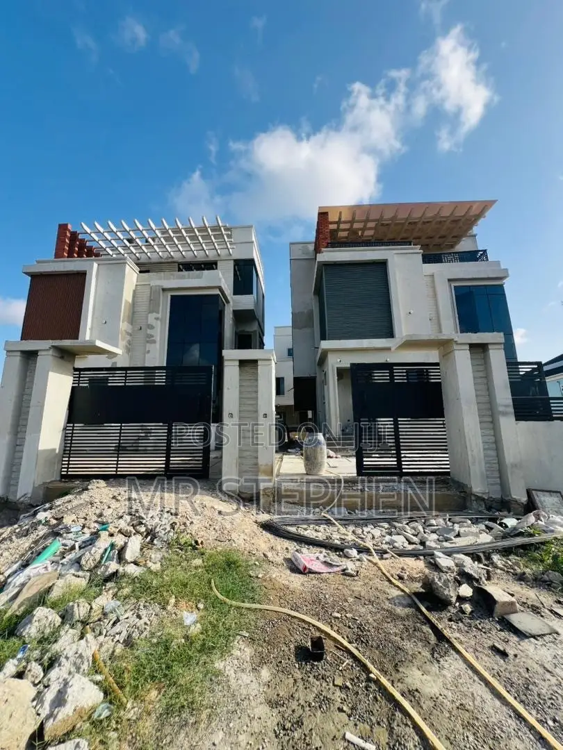 4bdrm Duplex in Alaka Estate for sale