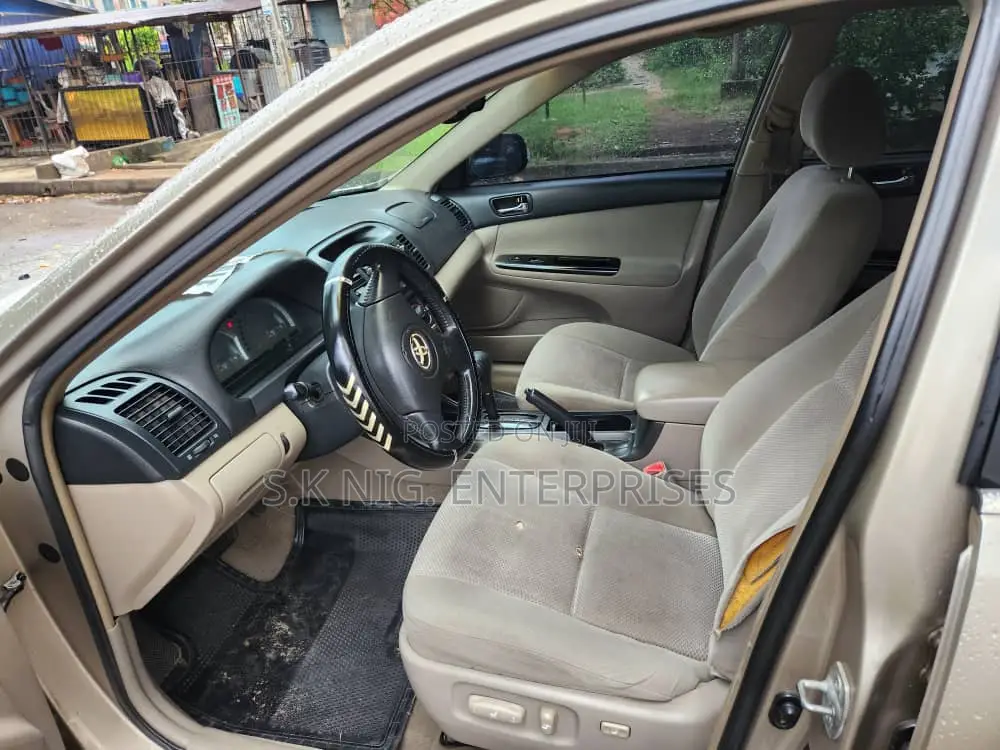 Toyota Camry LE 4dr Sedan (2.4L 4cyl 4A) 2004 Gold