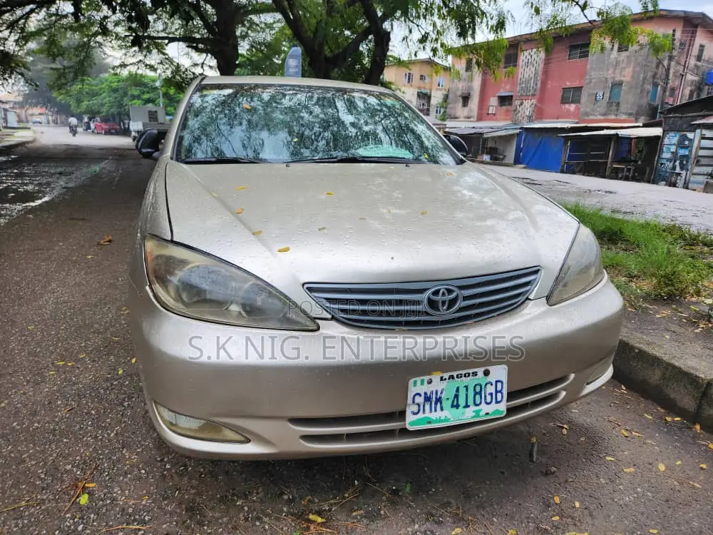 Toyota Camry LE 4dr Sedan (2.4L 4cyl 4A) 2004 Gold