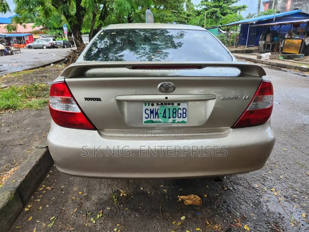 Toyota Camry LE 4dr Sedan (2.4L 4cyl 4A) 2004 Gold