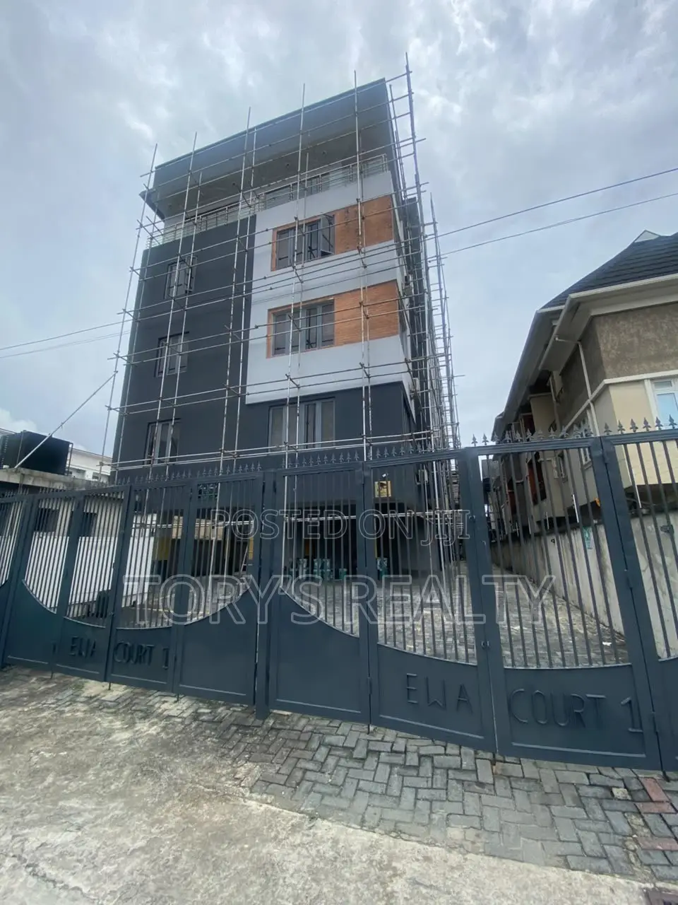 2bdrm Apartment in Lekki Phase 1 for rent