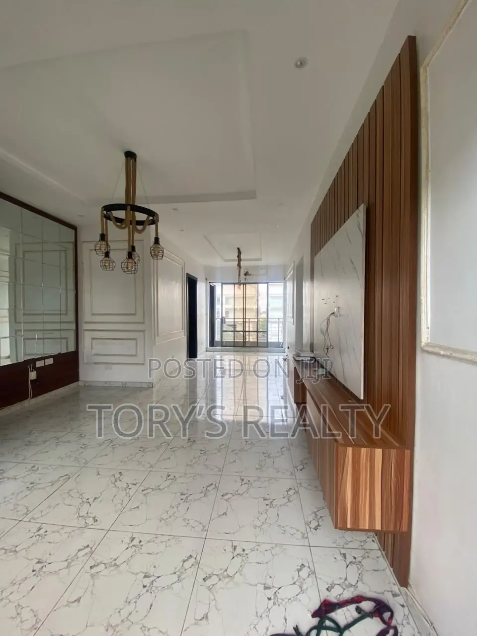 2bdrm Apartment in Lekki Phase 1 for rent