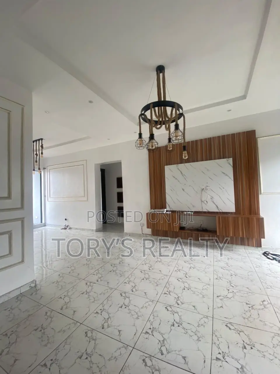 2bdrm Apartment in Lekki Phase 1 for rent