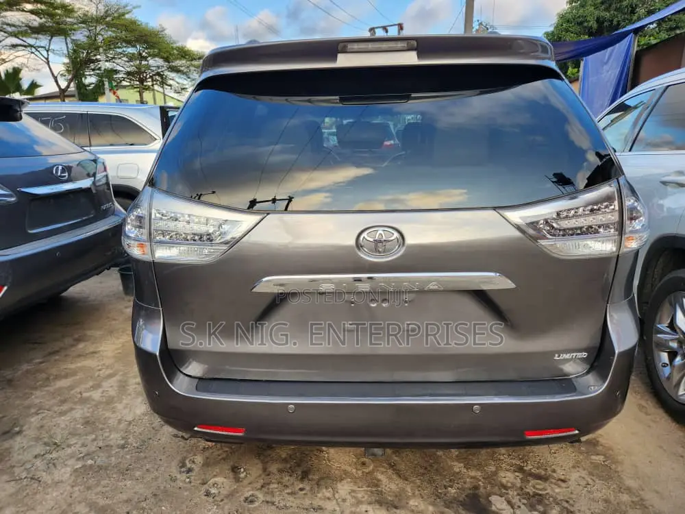 Toyota Sienna XLE 7 Passenger 2012 Silver