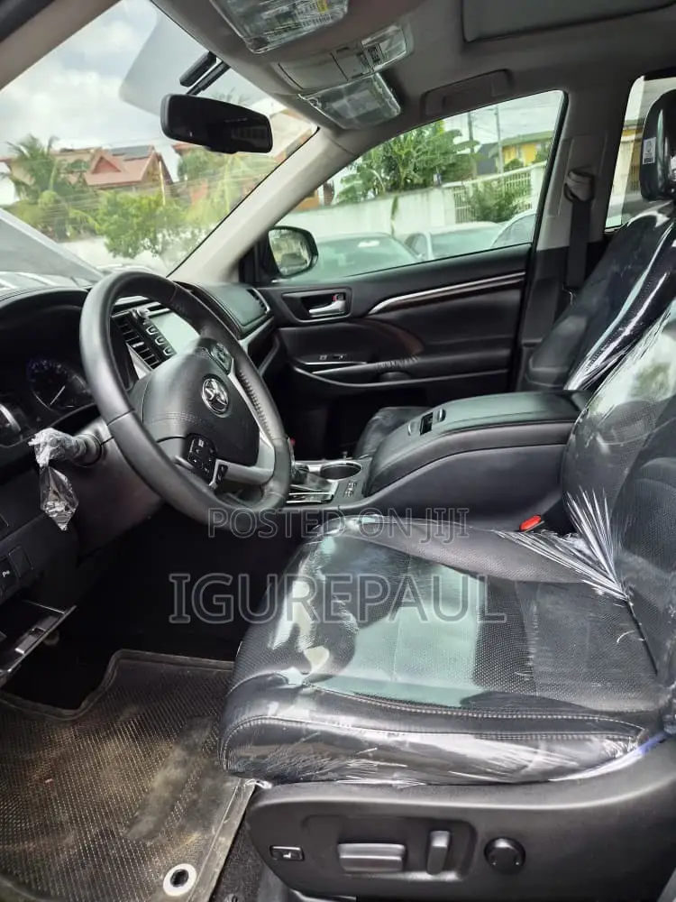 Toyota Highlander XLE 4dr SUV AWD (3.5L 6cyl 6A) 2015