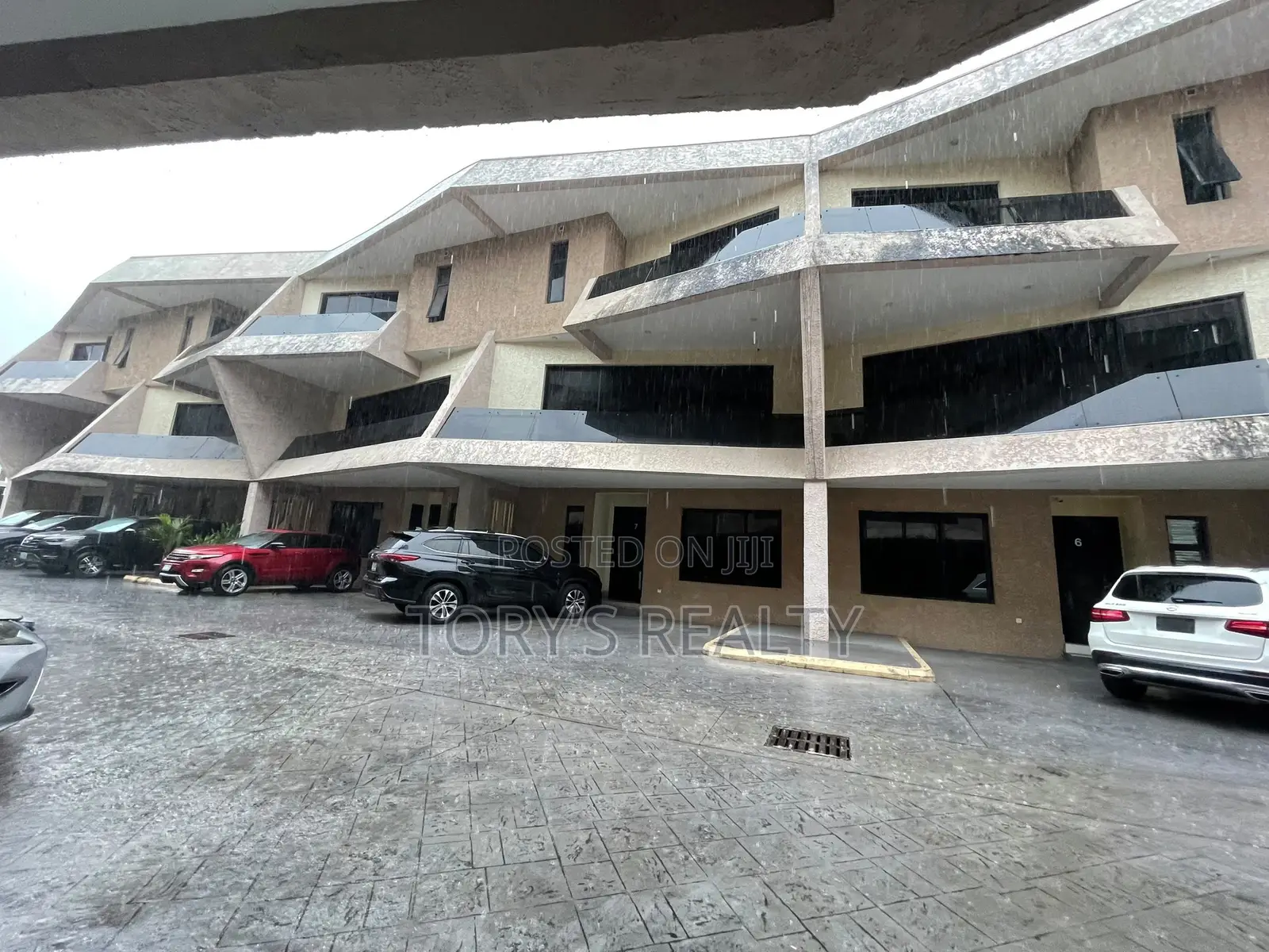 4bdrm Duplex in Lekki Phase 1 for rent