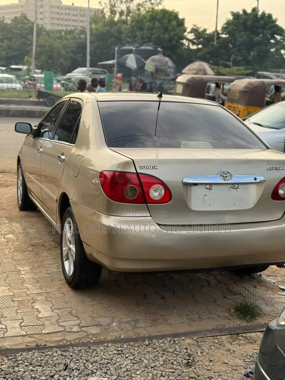 Toyota Corolla LE 2005 Gold