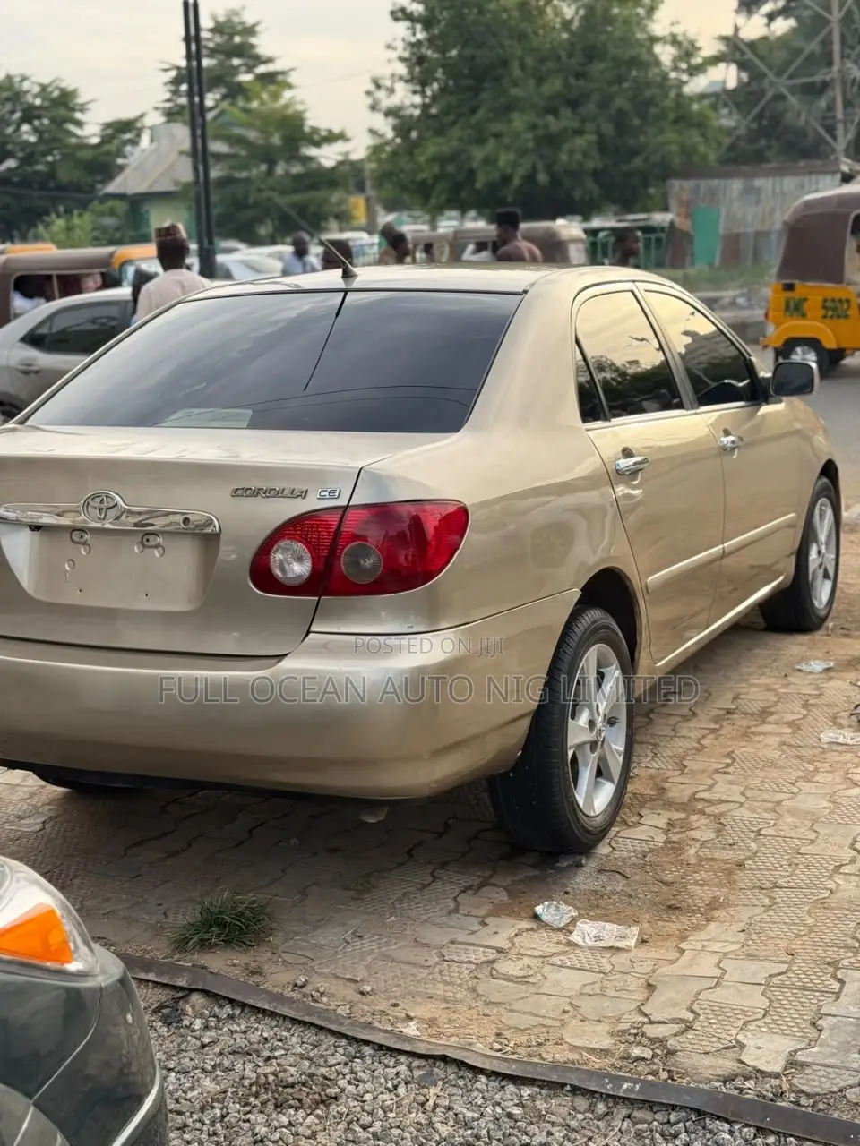 Toyota Corolla LE 2005 Gold