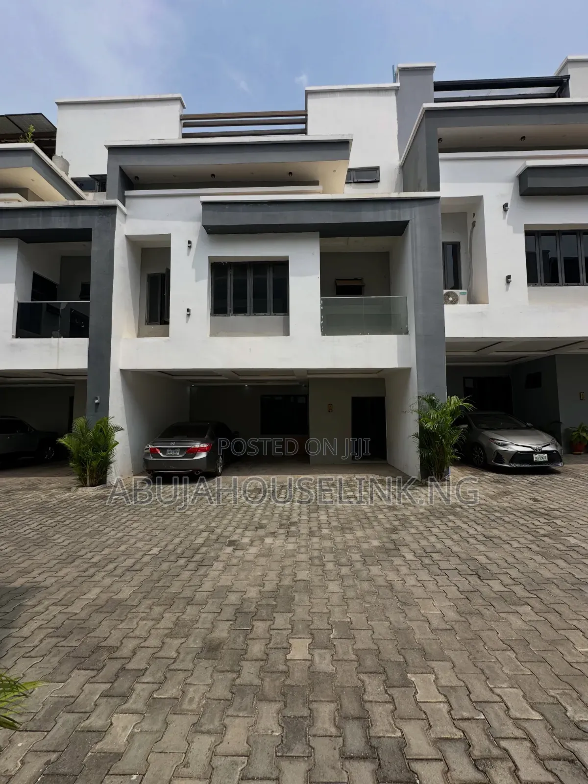 4bdrm Townhouse/Terrace in Wuye Main Abuja for sale