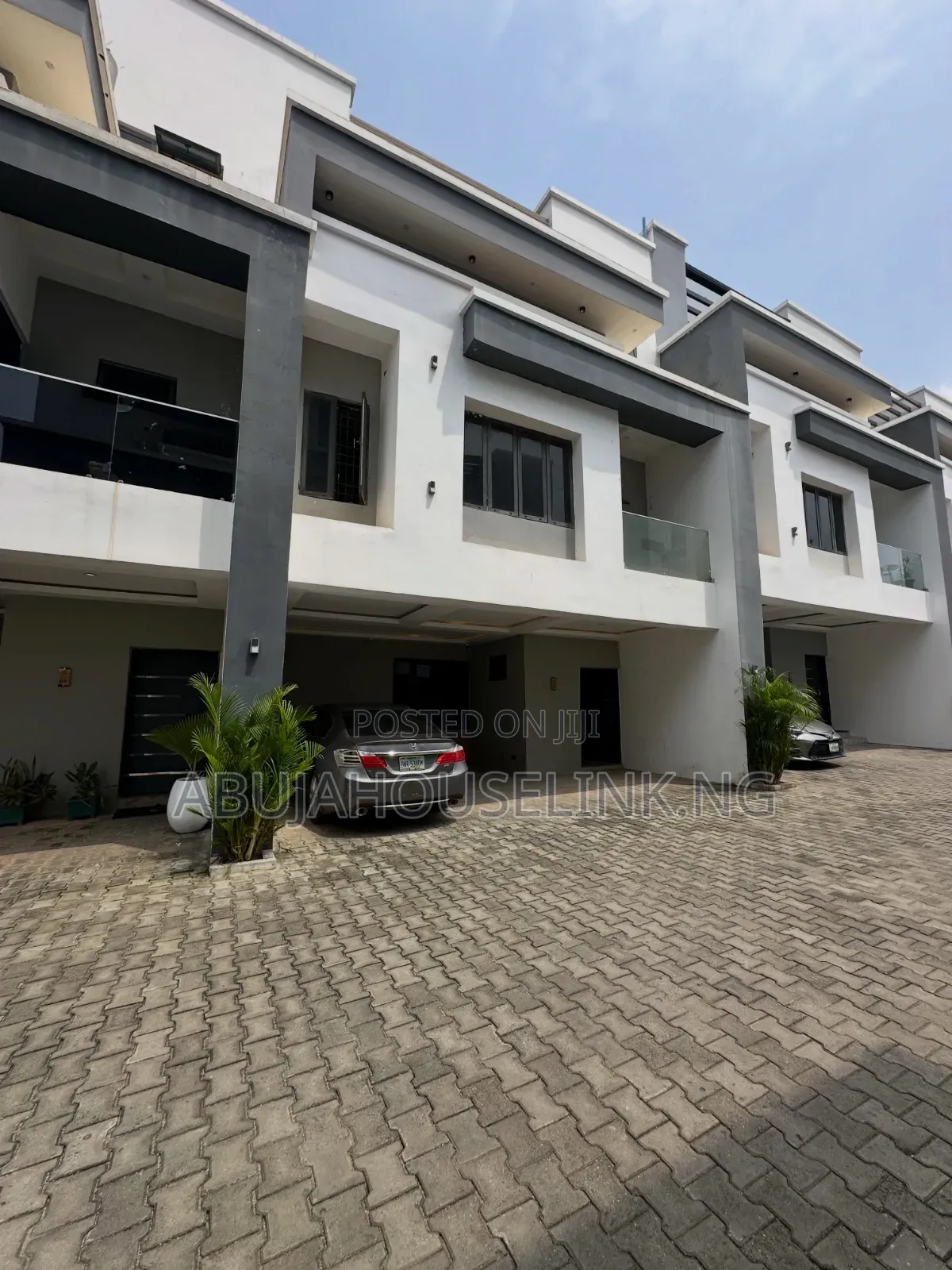 4bdrm Townhouse/Terrace in Wuye Main Abuja for sale