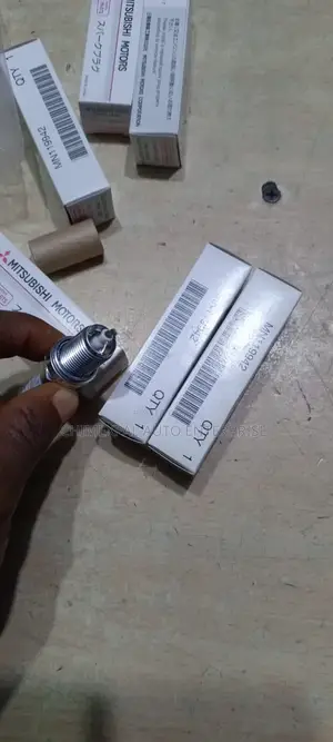 Original Spark Plugs for Mitsubishi Pajero New Model