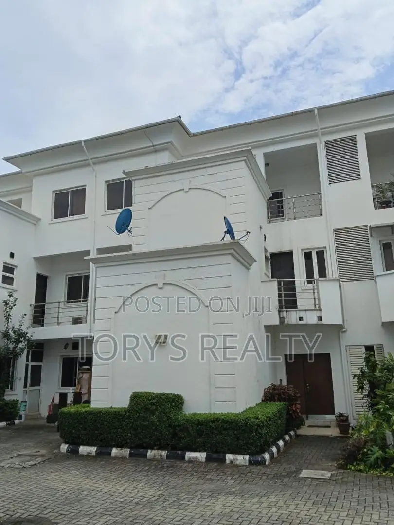 4bdrm Duplex in Banana Island for rent