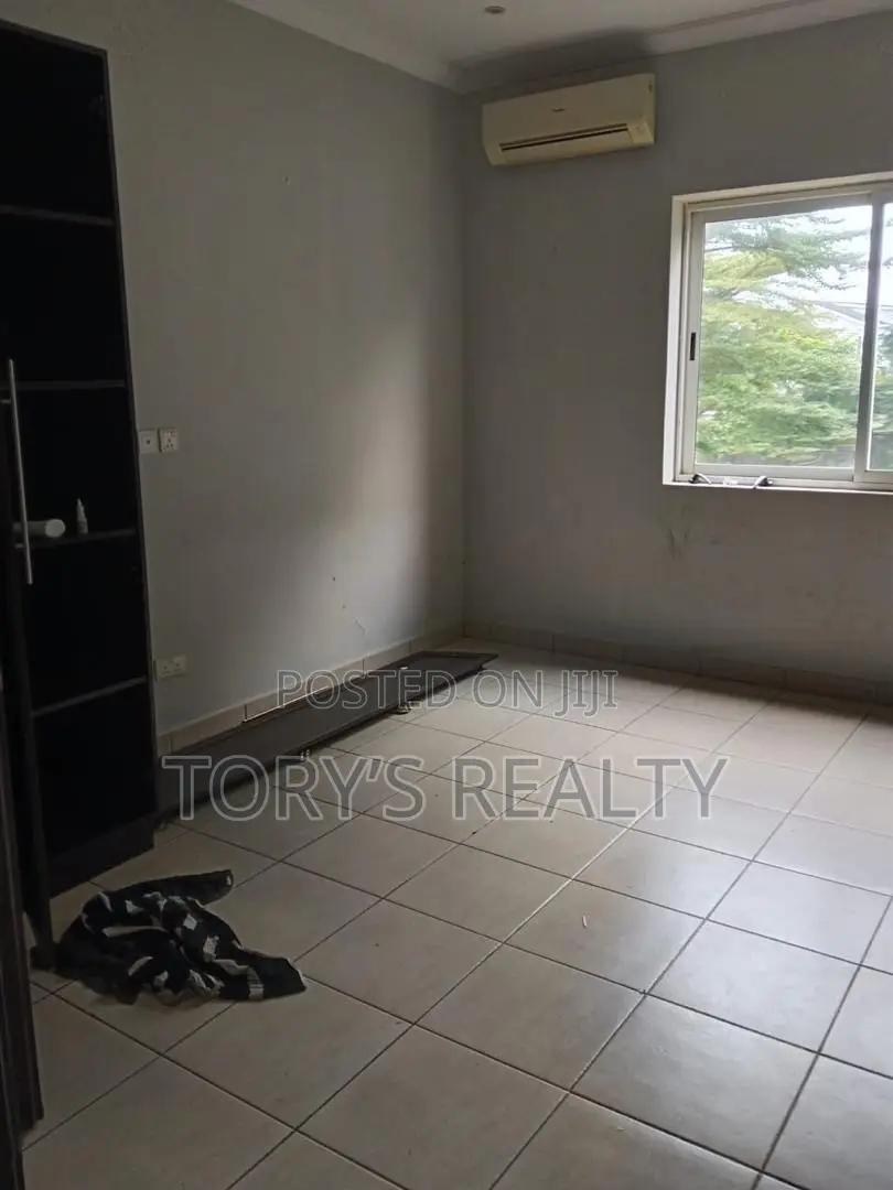4bdrm Duplex in Banana Island for rent
