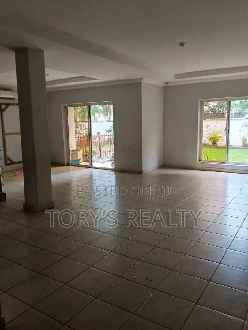 4bdrm Duplex in Banana Island for rent