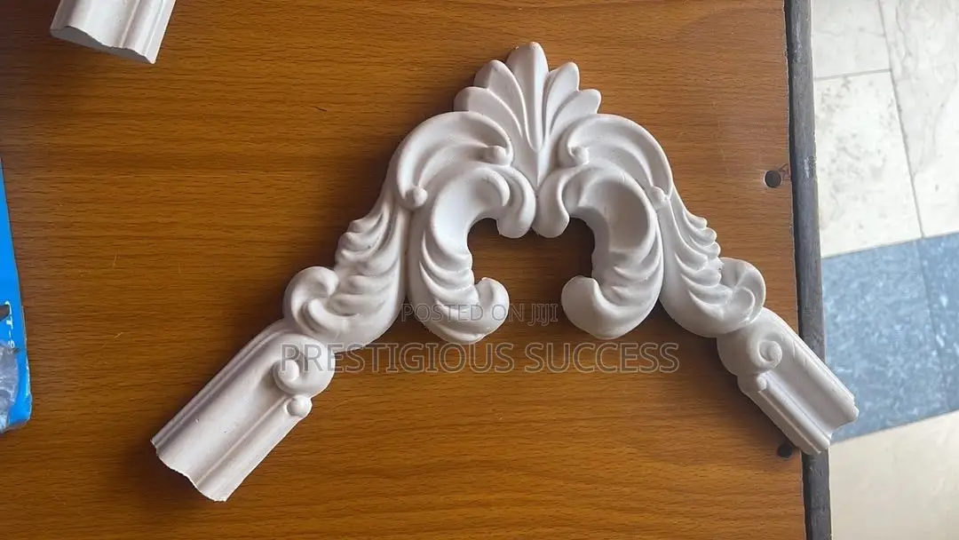 Cornice Rosas