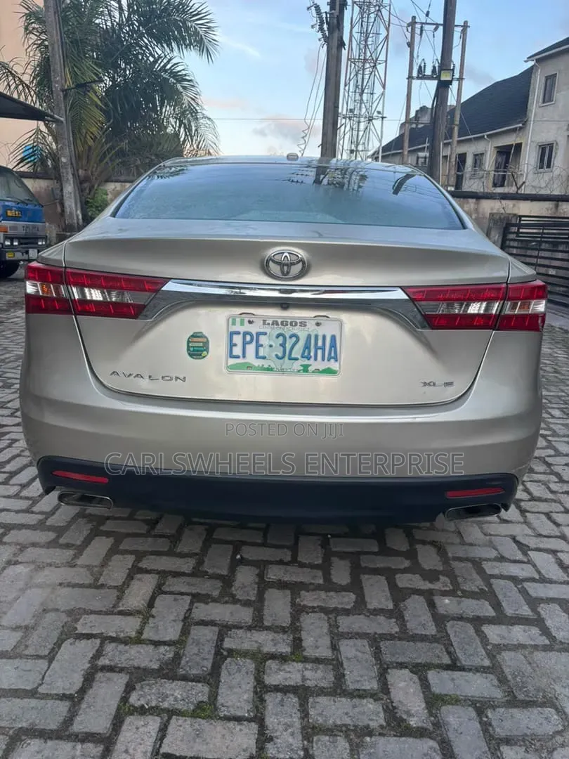 Toyota Avalon XLE Premium 4dr Sedan (3.5L 6cyl 6A) 2015 Gold