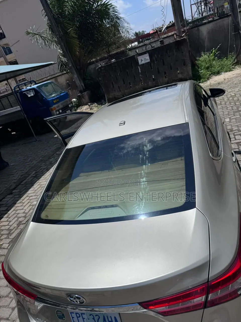 Toyota Avalon XLE Premium 4dr Sedan (3.5L 6cyl 6A) 2015 Gold