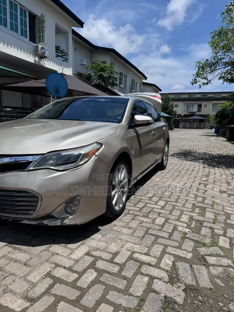 Toyota Avalon XLE Premium 4dr Sedan (3.5L 6cyl 6A) 2015 Gold