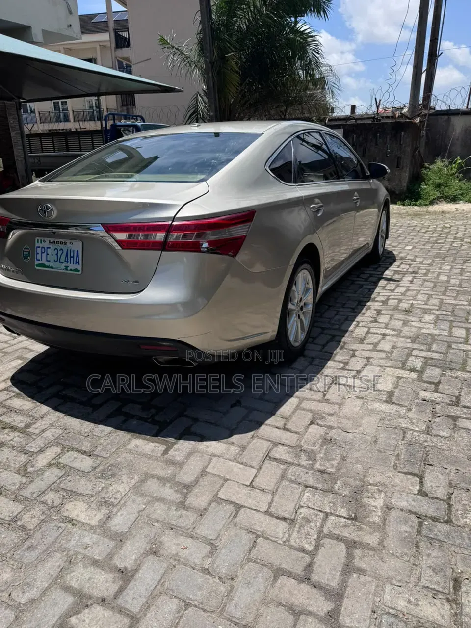 Toyota Avalon XLE Premium 4dr Sedan (3.5L 6cyl 6A) 2015 Gold