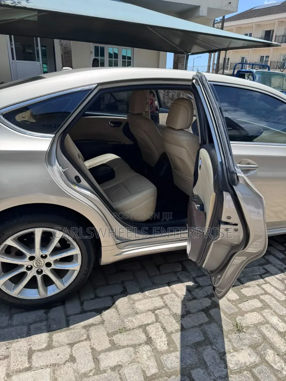 Toyota Avalon XLE Premium 4dr Sedan (3.5L 6cyl 6A) 2015 Gold