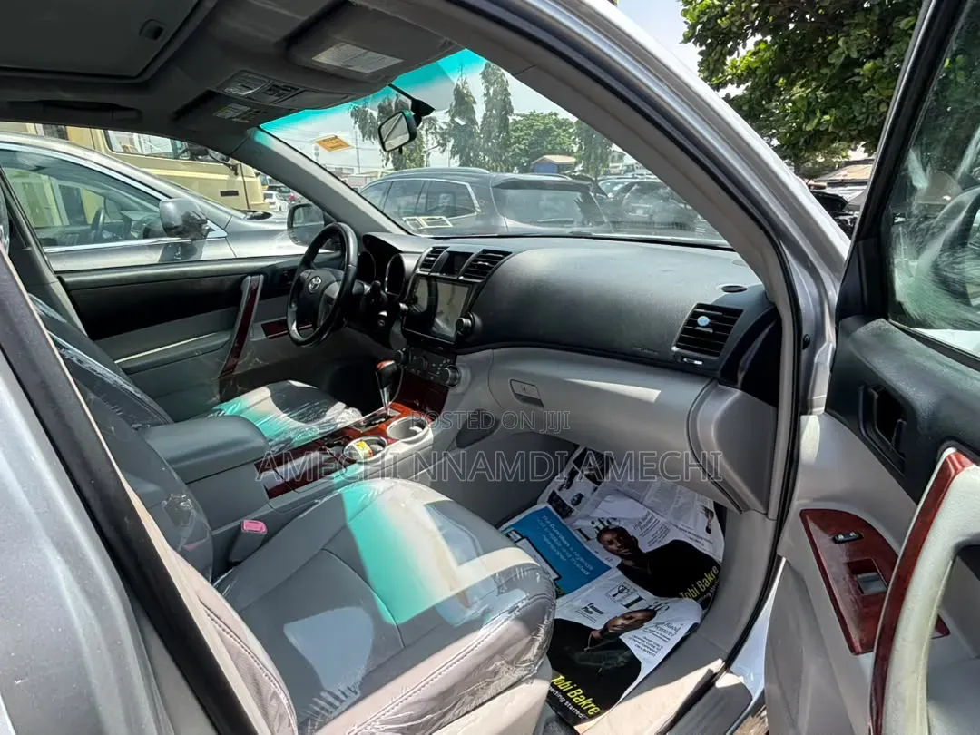 Toyota Highlander 2010 Silver