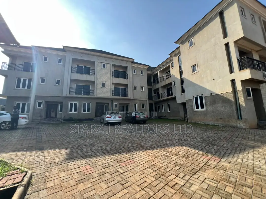 18bdrm Duplex in Jahi for sale