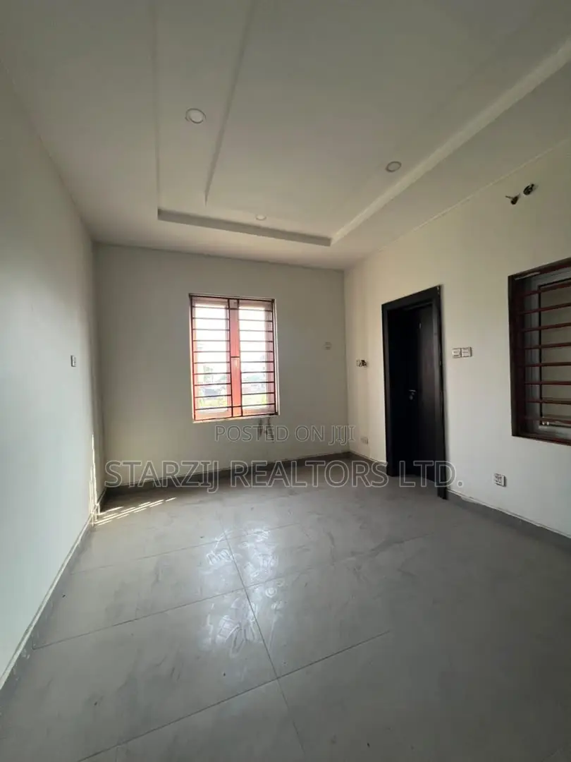 18bdrm Duplex in Jahi for sale